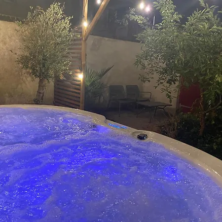 Tres Bel Avec Son Jardin Et Jacuzzi En Plein Centre De Apartment *